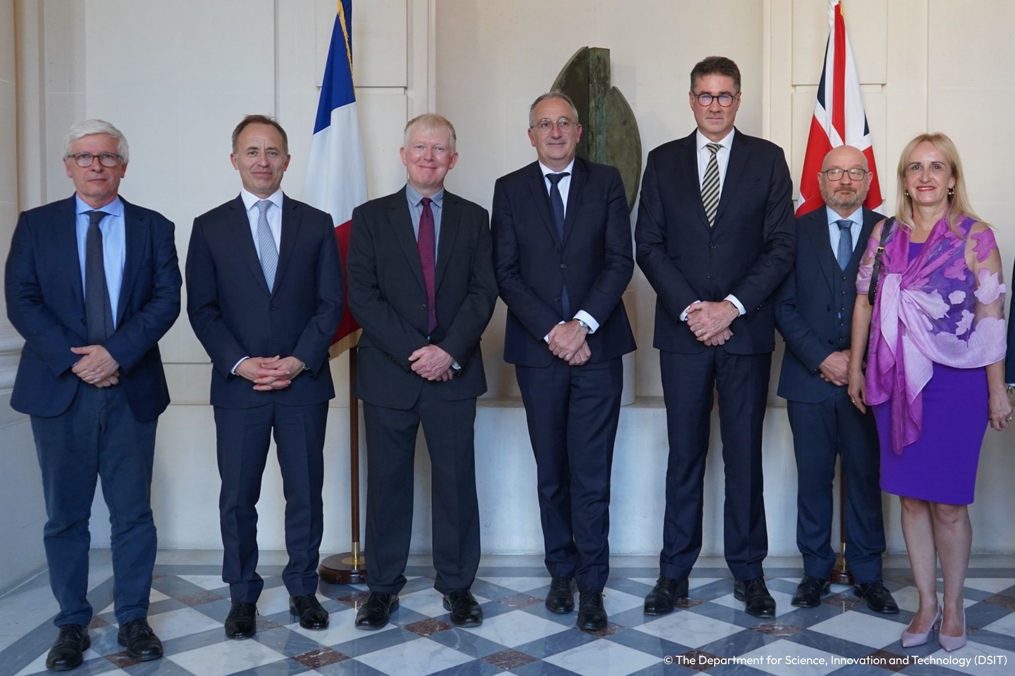 Dr Jean Susini, Director General, Synchrotron SOLEIL. Sir Thomas Drew KCMG, His Majesty’s Ambassador to France. Professor Richard Cornall, Head of the Nuffield Department of Medicine, University of Oxford. Professor Matthieu Resche-Rigon, Dean of the Health Faculty, Université Paris Cité. Jean-Luc Moullet, Director General for Research and Innovation, French Ministry of Higher Education, Research and Space. Dr Martin Walsh, Interim Director of Life Sciences, Diamond Light Source. Dr Odette Tomescu-Hatto, Director of International Affairs, Institut Pasteur.